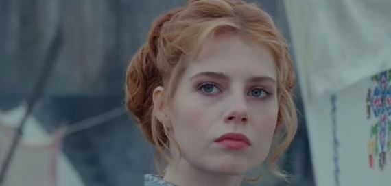 Do obsadenia druhej s�rie seri�lu Rytier siedmich kr�ovstiev prib�daj� Lucy Boynton, Babou Ceesay a Peter Mullan